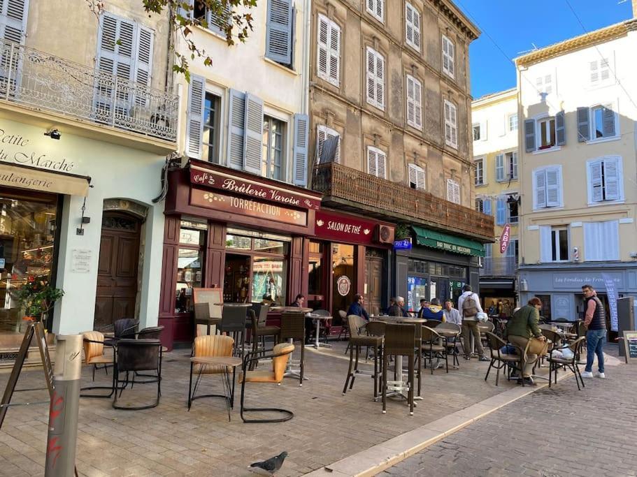 Apartment Akropole De Caroline, Central, Lumineux, Calme, Free Parking, Lift, 3 Beds Draguignan
