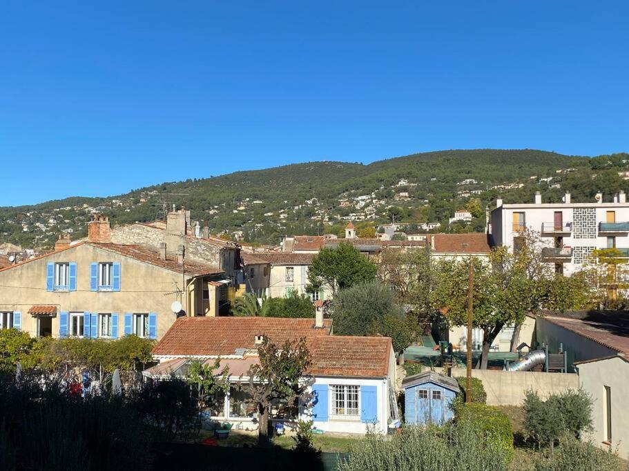 Akropole De Caroline, Central, Lumineux, Calme, Free Parking, Lift, 3 Beds Apartamento
