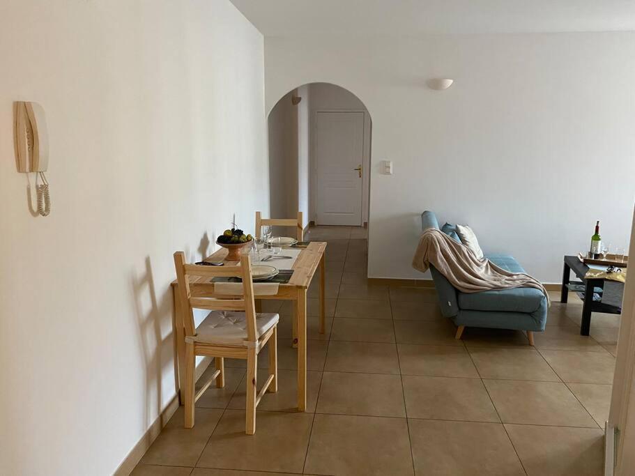 Akropole De Caroline, Central, Lumineux, Calme, Free Parking, Lift, 3 Beds Draguignan