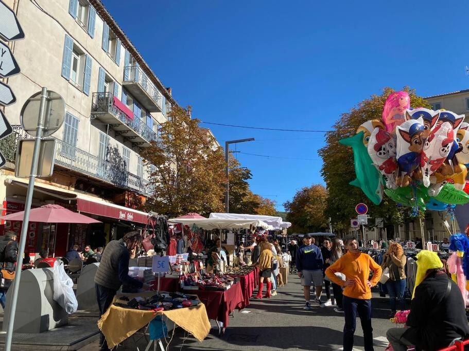 Akropole De Caroline, Central, Lumineux, Calme, Free Parking, Lift, 3 Beds Apartamento